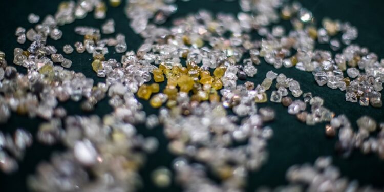 EPA7765. MIRNY (RUSSIAN FEDERATION), 03/07/2019.- Rough diamonds on display at the ALROSA Diamond Sorting Center (DSC) in Mirny, Sakha (Yakutiya) Republic, Russia, 19 June 2019. The Russian diamond mining company ALROSA operates 12 kimberlite pipes and 16 alluvial deposits in the country's Republic of Sakha (Yakutia) and Arkhangelsk region and employs some 37,000 people at its facilities. EFE/EPA/SERGEI ILNITSKY