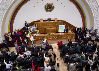 AME7536. CARACAS (VENEZUELA), 05/01/2024.- Fotografía de la sesión de instalación de la junta directiva del período 2024-2025, hoy, en Caracas (Venezuela). El diputado oficialista Jorge Rodríguez fue reelegido este viernes, por cuarto año consecutivo, como presidente de la Asamblea Nacional (AN/Parlamento) de Venezuela, de contundente mayoría chavista y que controla el Poder Legislativo desde 2021. EFE/ Rayner Pena R