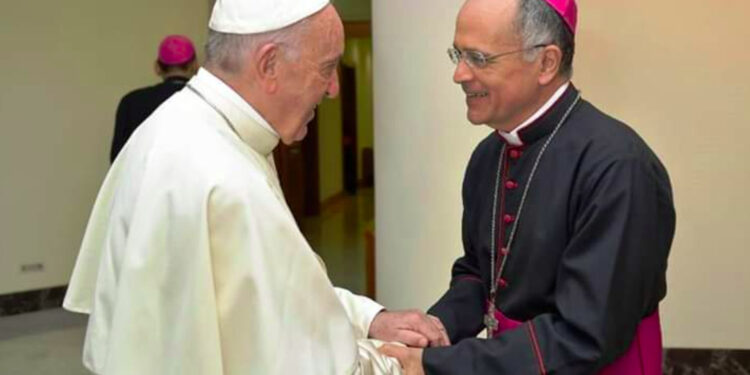 El papa Francisco y el obispo auxiliar de Managua, Silvio Báez. Foto de archivo.