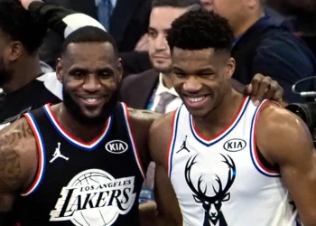 LeBron James y Antetokounmpo.