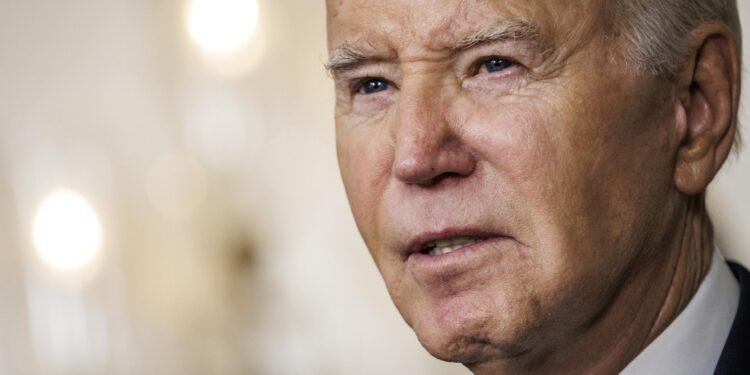 Washington, Dc (United States), 09/02/2024.- US President Joe Biden speaks after the release of the special counsel report about the classified documents found at Bidens private home, in the Diplomatic Room at the White House, in Washington, DC, USA, 08 February 2024. D.C. Special Counsel Robert Hur released his report in which he criticized the Presidents actions but declined to bring charges. EFE/EPA/SAMUEL CORUM / POOL