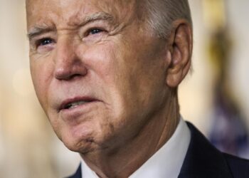 Washington, Dc (United States), 09/02/2024.- US President Joe Biden speaks after the release of the special counsel report about the classified documents found at Bidens private home, in the Diplomatic Room at the White House, in Washington, DC, USA, 08 February 2024. D.C. Special Counsel Robert Hur released his report in which he criticized the Presidents actions but declined to bring charges. EFE/EPA/SAMUEL CORUM / POOL