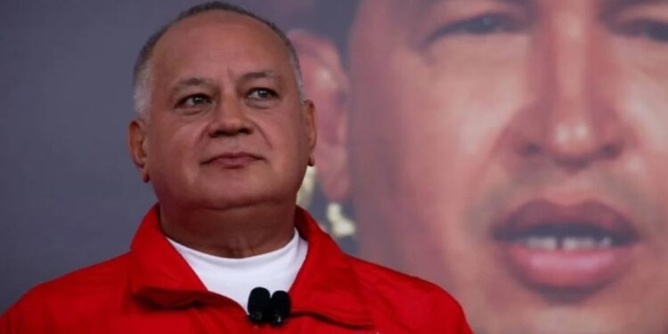 Diosdado Cabello. Foto Con el Mazo.