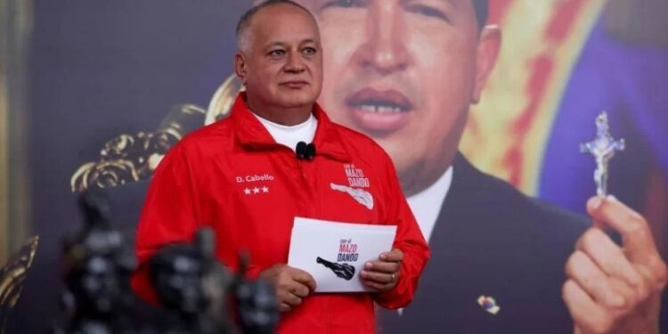 Diosdado Cabello. Foto Con el Mazo.