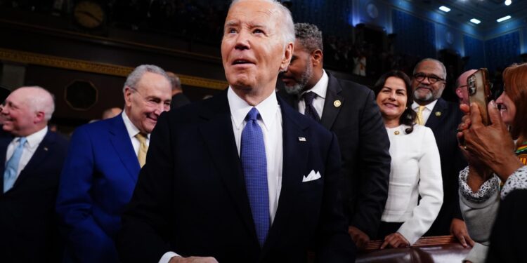 Washington (United States), 08/03/2024.- US President Joe Biden arrives to the House Chamber of the US Capitol for his third State of the Union address to a joint session of Congress in Washington, DC, USA, 07 March 2024. EFE/EPA/SHAWN THEW / POOL