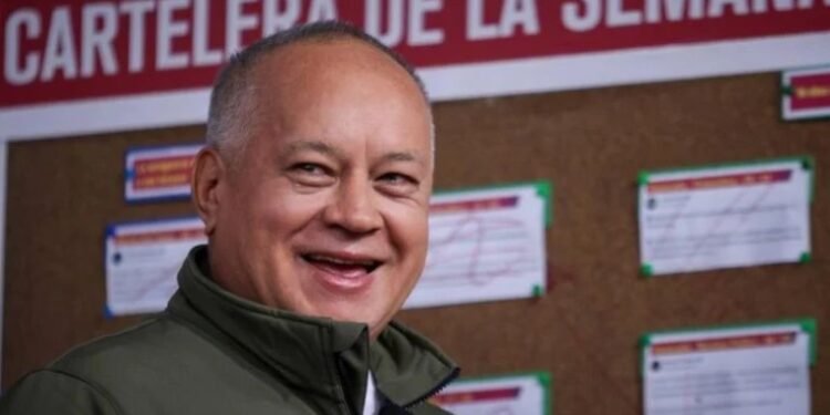 Diosdado Cabello. Foto Con el mazo.