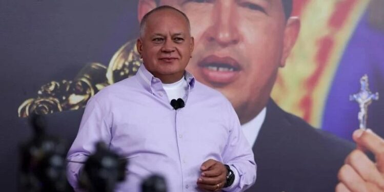 Diosdado Cabello. Foto Con el mazo