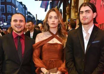 Los descendientes del ícono del pop, Paris, Prince y Bigi Jackson se lucieron en la alfombra roja de "MJ: The Musical" en Londres (Créditos: Alan Chapman/Dave Benett/Getty Images)