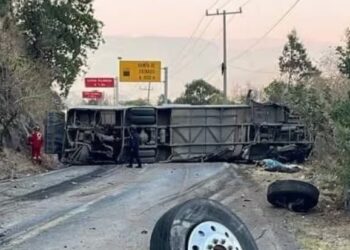 El accidente ocurrió la mañana de este domingo 28 de abril. Foto TV Azteca Estado de México.