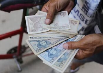 La alarmante escasez de efectivo en Cuba profundiza la crisis de una población ya exhausta por el desabastecimiento y la inflación (AP FotoAriel Ley).