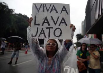 Manifestantes en una protesta en apoyo de la investigación Lava Jato en San Pablo (REUTERS/Amanda Perobelli/Archivo)