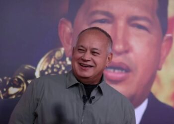 Diosdado Cabello. Foto Con el mazo.