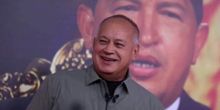 Diosdado Cabello. Foto Con el mazo.