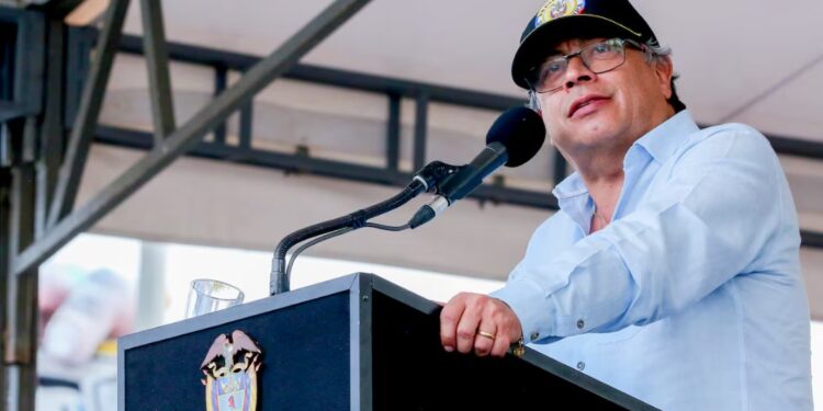 El presidente de Colombia, Gustavo Petro planteó una Asamblea Nacional Constituyente desde Puerto Resistencia, en Cali. | Foto: Presidencia/Andrea Puentes