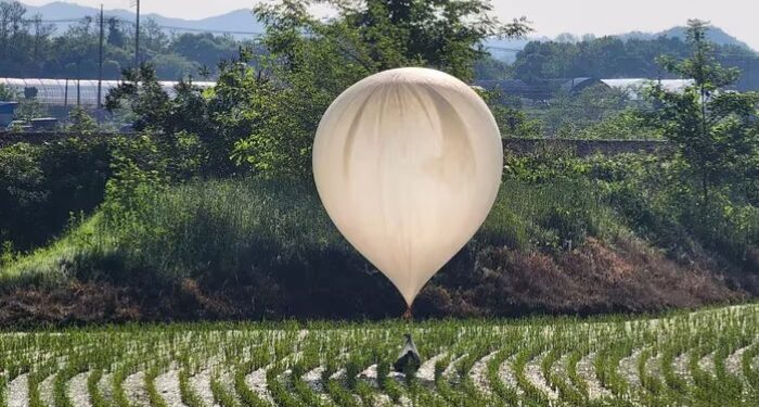 El Ejército surcoreano denunció el envío masivo de globos con desechos desde Corea del Norte en plena escalada de tensiones (REUTERS)