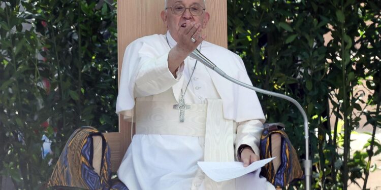 Verona (Italy), 18/05/2024.- Pope Francis leads the meeting 'Arena of Peace: Justice and Peace embrace' in Verona, Italy, 18 May 2024. The pope is in Verona for a pastoral visit. (Papa, Italia) EFE/EPA/EMANUELE PENNACCHIO