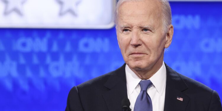 Atlanta (United States), 28/06/2024.- US President Joe Biden participates in the first 2024 presidential election debate at CNN Atlanta studios in Atlanta, Georgia, USA, 27 June 2024. The first 2024 presidential election debate is hosted by CNN. EFE/EPA/MICHAEL REYNOLDS