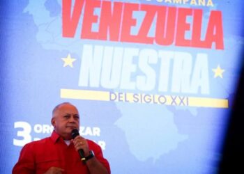 Diosdado Cabello. Foto Con el mazo.