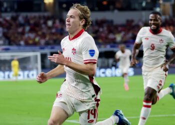 Arlington (United States), 06/07/2024.- Jacob Shaffelburg (L) of Canada reacts after scoring the opening 1-0 goal against Venezuela during the first half of the CONMEBOL Copa America 2024 Quarter-finals match between Venezuela and Canada, in Arlington, Texas, USA, 05 July 2024. EFE/EPA/KEVIN JAIRAJ