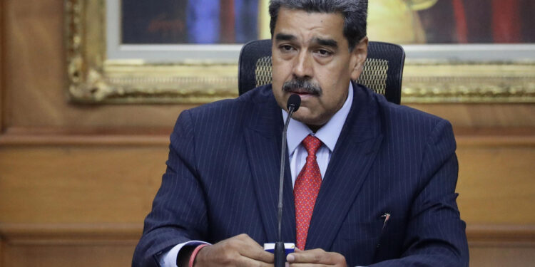 AME6906. CARACAS (VENEZUELA), 31/07/2024.- El presidente de Venezuela, Nicolás Maduro, habla durante una rueda de prensa este miércoles, en el Palacio de Miraflores en Caracas (Venezuela). Maduro vinculó a Héctor Guerrero Flores -alias 'Niño Guerrero'-, líder de la banda criminal transnacional 'Tren de Aragua', con las protestas desatadas en las últimas horas en contra del resultado electoral del domingo entregado por el Consejo Nacional Electoral (CNE), que lo ratificó como mandatario reelecto. EFE/ Ronald Peña R.