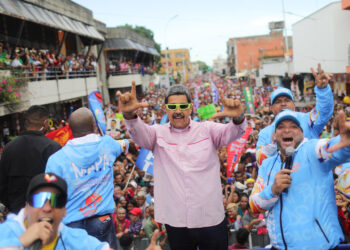 AME1746. PORTUGUESA (VENEZUELA), 13/07/2024.- Fotografía cedida por Prensa Miraflores del presidente de Venezuela, Nicolás Maduro, durante un acto de campaña en el estado Portuguesa (Venezuela). El candidato a la reelección en las presidenciales de Venezuela, Nicolás Maduro, llamó este sábado a las personas que "tengan miedo" ante la posibilidad de que se desaten nuevas protestas violentas en el país a unirse en un "gran frente" contra el fascismo. EFE/ Prensa Miraflores SOLO USO EDITORIAL/SOLO DISPONIBLE PARA ILUSTRAR LA NOTICIA QUE ACOMPAÑA (CRÉDITO OBLIGATORIO)