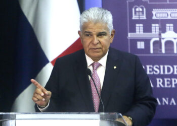 AME7204. CIUDAD DE PANAMÁ (PANAMÁ), 01/08/2024.- El presidente de Panamá, José Raúl Mulino, habla durante una conferencia de prensa este jueves en Ciudad de Panamá (Panamá). Mulino calificó como "deprimente" que los países miembro de la Organización de Estados Americanos (OEA) no alcanzaran en la víspera el consenso necesario para aprobar una resolución que pedía a las autoridades venezolanas publicar "de inmediato" las actas de las elecciones del pasado domingo con "argumentos absurdos y estúpidos". EFE/Carlos Lemos