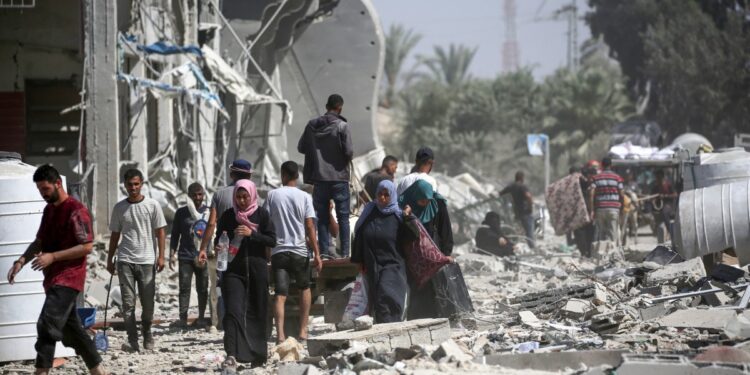 Palestinians who retuned briefly to eastern Deir al-Balah in the central Gaza Strip to check on property, carry away some items they were able to salvage amid the devastation, after Israeli troops pulled out from some blocks in the area on August 29, 2024, amid the ongoing conflict between Israel and the Hamas militant group. (Photo by Eyad BABA / AFP)