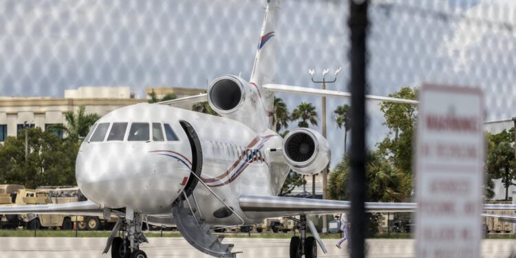 Fort Lauderdale (United States), 02/09/2024.- An airplane that, according to the authorities, belongs to Venezuelan President Nicolas Maduro is placed in the Fort Lauderdale Executive Airport in Fort Lauderdale, Florida, USA, 02 September 2024. The US authorities seize a $13M jet linked to Venezuelan President Nicolas Maduro, landing it in Florida, USA. The Dassault Falcon 900, equivalent to Venezuela's Air Force One, was confiscated for sanction violations. EFE/EPA/CRISTOBAL HERRERA-ULASHKEVICH