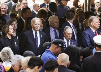 New York (United States), 09/09/2024.- (L-R) Democratic presidential candidate US Vice President Kamala Harris, US President Joe Biden, former New York City Mayor Michael Bloomberg, and Republican presidential candidate Donald J. Trump attend the 23rd annual 9/11 commemoration ceremony at the National September 11 Memorial & Museum in New York, New York, USA, 11 September 2024. (Nueva York) EFE/EPA/SARAH YENESEL