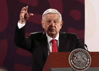 MEX9026. CIUDAD DE MÉXICO (MÉXICO), 18/09/2024.- El presidente de México, Andrés Manuel López Obrador, participa durante su conferencia de prensa matutina este miércoles en Palacio Nacional de Ciudad de México (México). López Obrador afirmó que no se equivocó en alguna decisión durante su gobierno, que concluye el 30 de septiembre, por lo que se va con la "conciencia tranquila". EFE/José Méndez