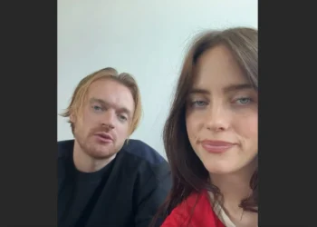 Billie Eilish y su hermano Finneas.