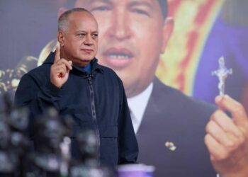 Diosdado Cabello. Foto Con el mazo.