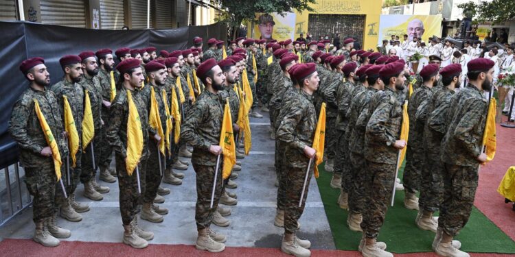 Beirut (Lebanon), 22/09/2024.- Hezbollah fighters attend the funeral of commanders of Hezbollah Ibrahim Akil and Mahmoud Hamad, who died in an Israeli strike on 20 September, in Beirut, Lebanon, 22 September 2024. At least forty-five people, including Hezbollah commander Ibrahim Akil, were killed and dozens injured in an attack which targeted the southern suburb of Beirut, according to the Lebanese Ministry of Health update on 22 September, as removal of the rubble continues for the third consecutive day. The Israeli military stated on 20 September that it conducted a 'targeted strike' in Beirut, claiming that the 'Hezbollah Commanders we eliminated today' had been planning attacks on northern areas of Israel. (Líbano, Hizbulá/Hezbolá) EFE/EPA/WAEL HAMZEH