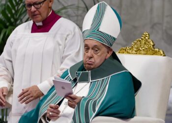 Vatican City (Vatican City State (holy See)), 27/10/2024.- Pope Francis celebrates a Mass for the closing of the synod of bishops in Saint Peter's Basilica at the Vatican, 27 October 2024. This XVIth Ordinary Assembly of the Synod is officially concluding on 27 October, with the celebration of Holy Mass in St. Peter's Basilica presided over by Pope Francis. (Papa, Obispo) EFE/EPA/FABIO FRUSTACI