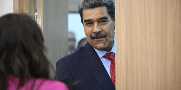 Kazan (Russian Federation), 22/10/2024.- Venezuela's President Nicolas Maduro looks at the photographer prior to a meeting with Russian President on the sidelines of the BRICS summit in Kazan, Russia, 23 October 2024. The BRICS summit takes place from 22 to 24 October. October 2024. (Rusia) EFE/EPA/ALEXANDER NEMENOV / POOL