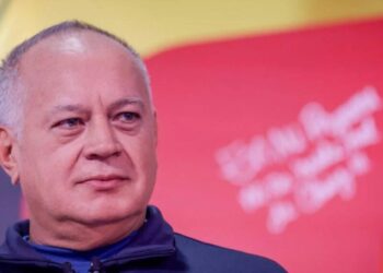 Diosdado Cabello. Foto Con el mazo.