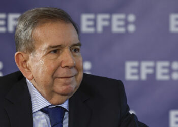 MADRID, 25/11/2024.- El candidato opositor venezolano, Edmundo González Urrutia, durante una entrevista con Efe, la primera que da a un medio español, en la que sostiene que está "moralmente preparado" para su eventual detención si regresa el 10 de enero a Caracas para asumir la Presidencia y apuesta por una transición pacífica para Venezuela en la que el chavismo pueda encontrar un espacio y el propio Nicolás Maduro pueda seguir en el país. EFE/Chema Moya