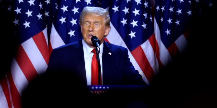 West Palm Beach (United States), 06/11/2024.- Republican presidential candidate Donald J. Trump addresses supporters at the Election Night watch party in the West Palm Beach Convention Center in West Palm Beach, Florida, USA, 06 November 2024. (Elecciones) EFE/EPA/CRISTOBAL HERRERA-ULASHKEVICH