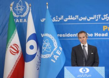 Rafael Grossi, director del OIEA, durante su visita a Teherán en marzo de 2023 (Majid Asgaripour/WANA via REUTERS)