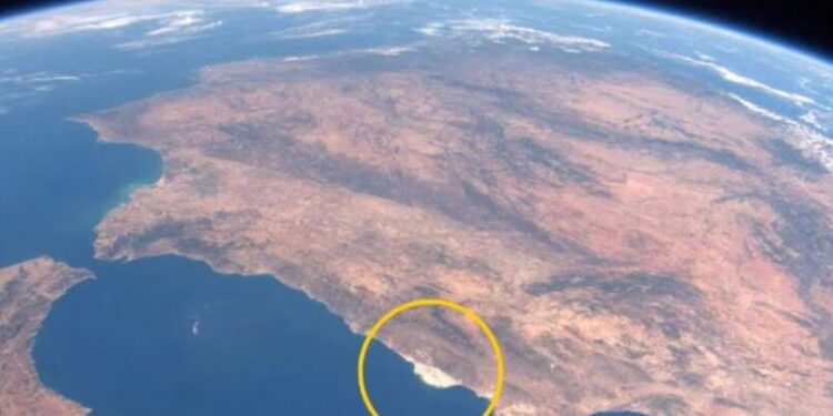 El mar de plástico de Almería se ve claramente a simple vista desde el espacio (NASA)