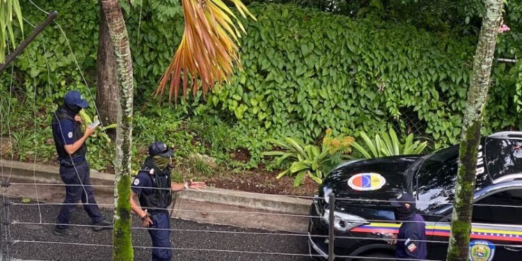 Las fuerzas del régimen chavista asediaron nuevamente la Embajada de Argentina en Caracas.