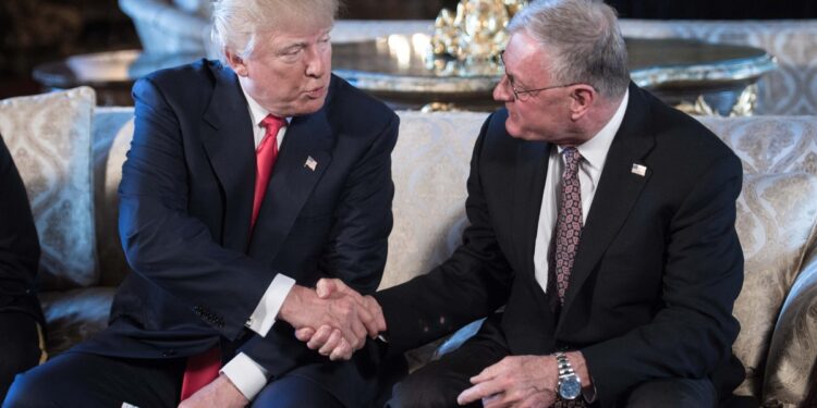 (FILES) US President Donald Trump shakes hands with Keith Kellogg (R) after announcing him as chief of staff  to national security adviser US Army Lieutenant General H.R. McMaster at his Mar-a-Lago resort in Palm Beach, Florida, on February 20, 2017. - On November 27, 2024, US President-elect Donald Trump announced that General Keith Kellogg is his nominee to be Assistant to the President and Special Envoy for Ukraine and Russia. (Photo by NICHOLAS KAMM / AFP)