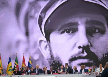 A photograph of Cuban late leader Fidel Castro is projected on a screen as Venezuela's President Nicolas Maduro speaks during the opening session of the XXIV ALBA-TCP Summit in Caracas on December 14, 2024. - The Bolivarian Alliance for the Peoples of Our America (ALBA) celebrates its 20th anniversary in a regional context where its influence is increasingly diminishing. The summit, originally planned in Havana where the founding document was signed, was moved to the Venezuelan capital at the peak of an economic crisis that is hitting Cuba. (Photo by JUAN BARRETO / AFP)