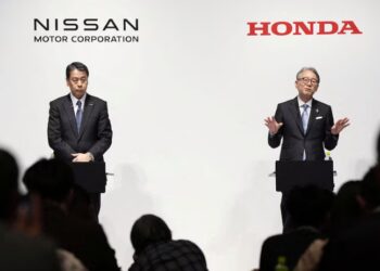 Nissan y Honda anunciaron el inicio de las negociaciones para una alianza automotriz. (Kyodo/REUTERS)