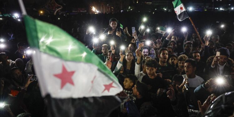 Damascus (Syrian Arab Republic), 13/12/2024.- People celebrate days after the overthrow of President Bashar al-Assad by opposition rebels, in Damascus, Syria, 13 December 2024. Hay'at Tahrir Al-Sham (HTS) leader Abu Mohammad Al-Jolani called on people across the country to celebrate 'the victory of the revolution' on 13 December, following the capture of Damascus and the overthrow of Bashar al-Assad on 08 December 2024. (Siria, Damasco) EFE/EPA/ANTÓNIO PEDRO SANTOS