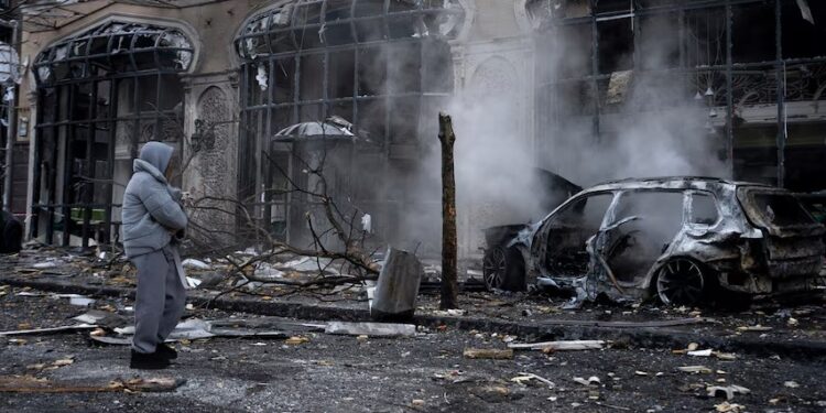 Kiev despertó entre múltiples y sucesivas explosiones de gran potencia (AP Photo/Alex Babenko)