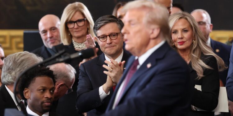 Washington (United States), 20/01/2025.- Speaker of the House Mike Johnson (R-LA) reacts as U.S. President Donald Trump delivers his inaugural address on the day of his Presidential Inauguration at the Rotunda of the U.S. Capitol in Washington, DC, USA, 20 January 2025. EFE/EPA/KEVIN LAMARQUE / POOL