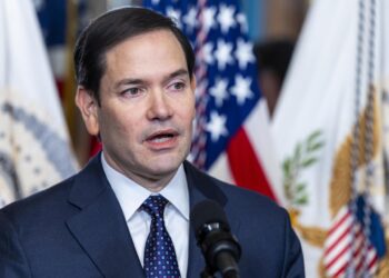 Washington (United States), 21/01/2025.- US Secretary of State Marco Rubio delivers remarks after being sworn in by US Vice President JD Vance (unseen) in the Vice President's ceremonial office in Washington, DC, USA, 21 January 2025. The Senate unanimously confirmed Rubio as America's 72nd Secretary of State with a bipartisan vote of 99-0. EFE/EPA/SHAWN THEW / POOL