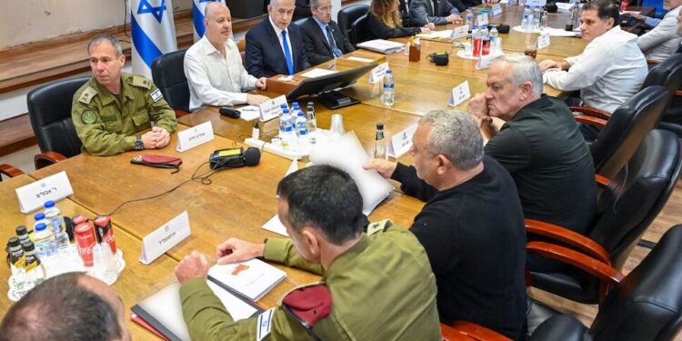 El primer ministro, Benjamín Netanyahu, con su gabinete en una foto de archivo (EFE/Oficina del primer ministro)