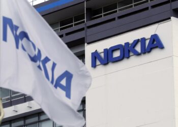 El logotipo de Nokia en un edificio del campus de Nokia en Saclay, al sur de París. EFE/ETIENNE LAURENT